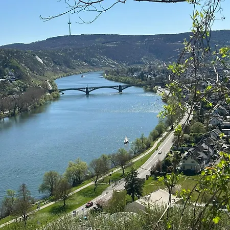 Katharina Im Weinort An Der Mosel *